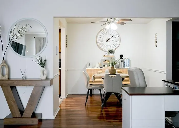 Apartment 1br Near O'hare • Balcony • Workspace *