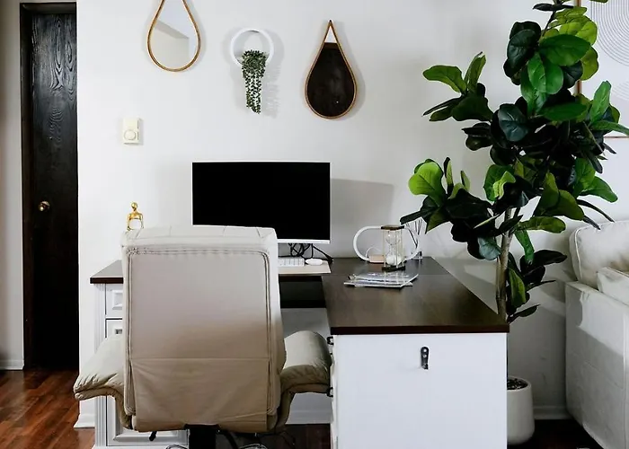 Apartment 1br Near O'hare • Balcony • Workspace