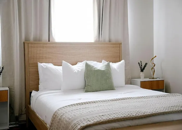 Apartment 1br Near O'hare • Balcony • Workspace *