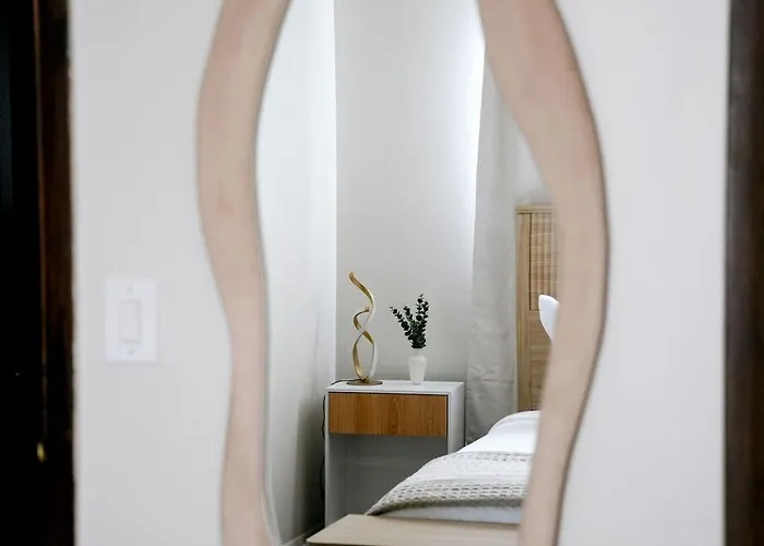 Apartment 1br Near O'hare • Balcony • Workspace