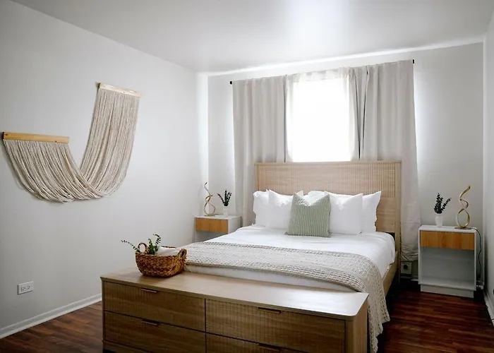 1br Near O'hare • Balcony • Workspace