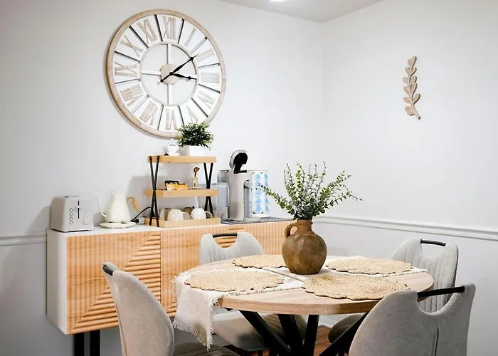 1br Near O'hare • Balcony • Workspace