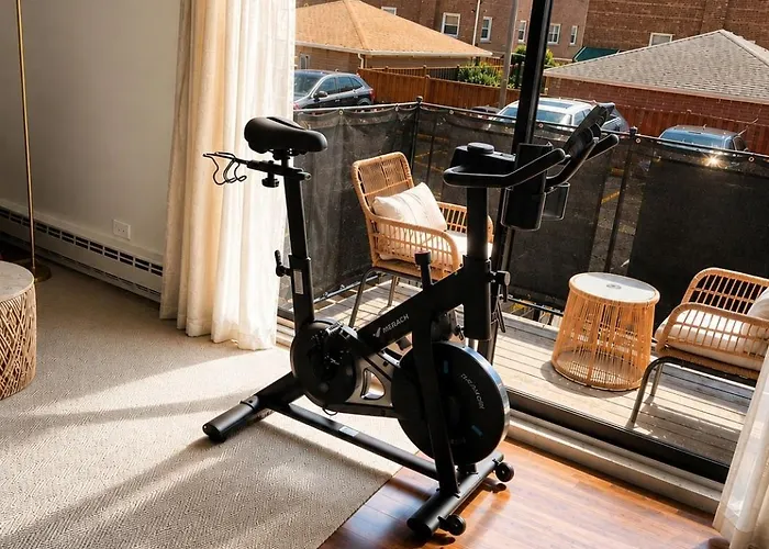 Apartment 1br Near O'hare • Balcony • Workspace Chicago